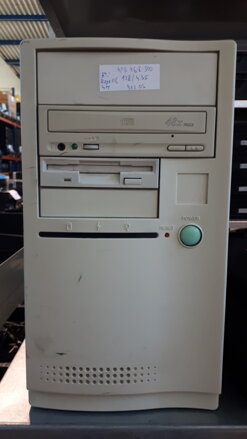 PC AMD K6-II 500, 128MB RAM, 4.3GB HDD, ATi Rage IIC 4MB, CD-ROM, FDD