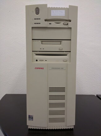 Compaq PROSIGNIA 200 PII 233MHz MMX, 64MB RAM,  4.3GB HDD SCSI, CD, FDD