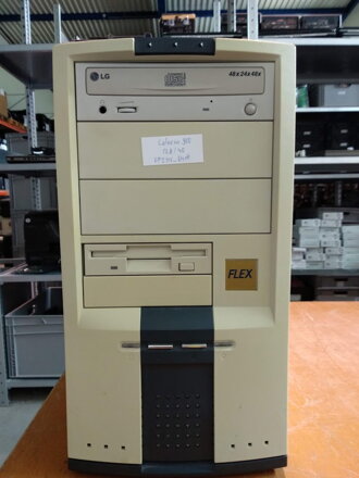 PC - Celeron 900, 128MB RAM, 40GB HDD, GeForce 2 MX, CD-RW