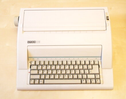 UTAX AX-150, písací stroj