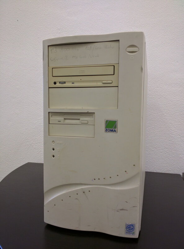 Pentium 3 800MHz, 128MB RAM, 20GB HDD, GeForce2 MX400, CD-ROM