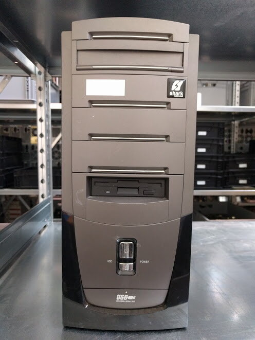 Athlon 64 3000+, 1GB RAM, 40GB HDD, Radeon RV250, FDD, DVD-RW, Win XP