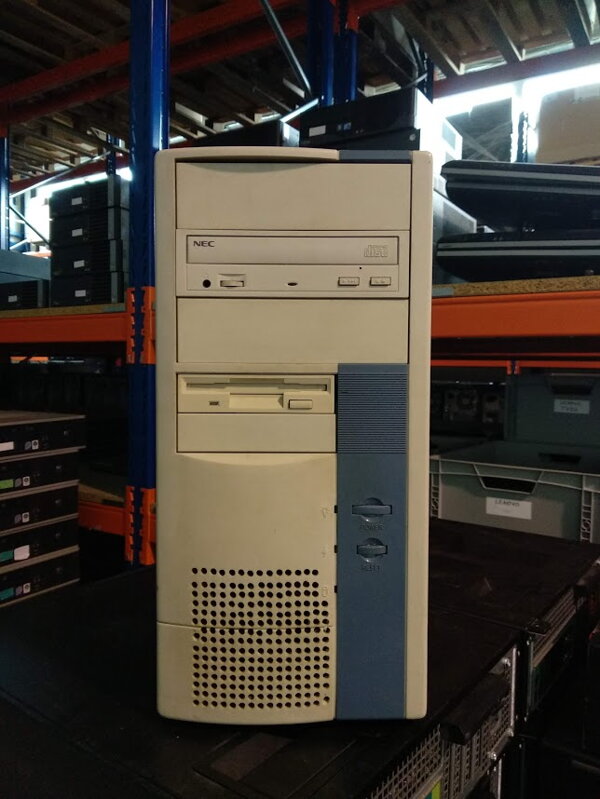 PC AT Pentium MMX 200, 32MB RAM, s3 Trio64V2, 1.2GB HDD, ESS ISA Sound, LAN, CDROM, FDD