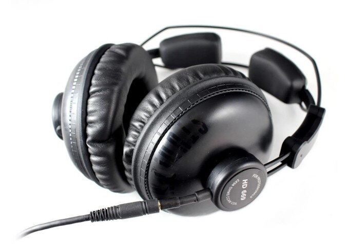 Superlux HD669